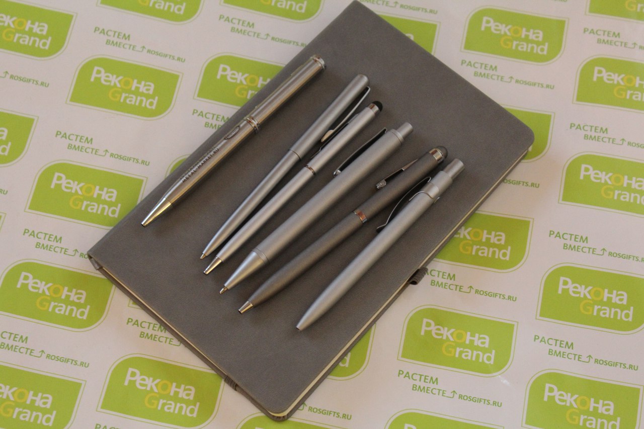 серебристые ручки из металла