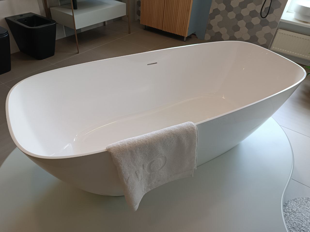 Чем хороши ванны из искусственного камня: элегантность и практичность в одном изделии